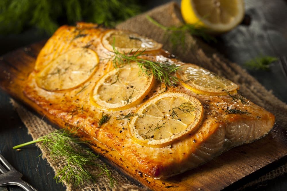 Salmón al horno con limón y eneldo