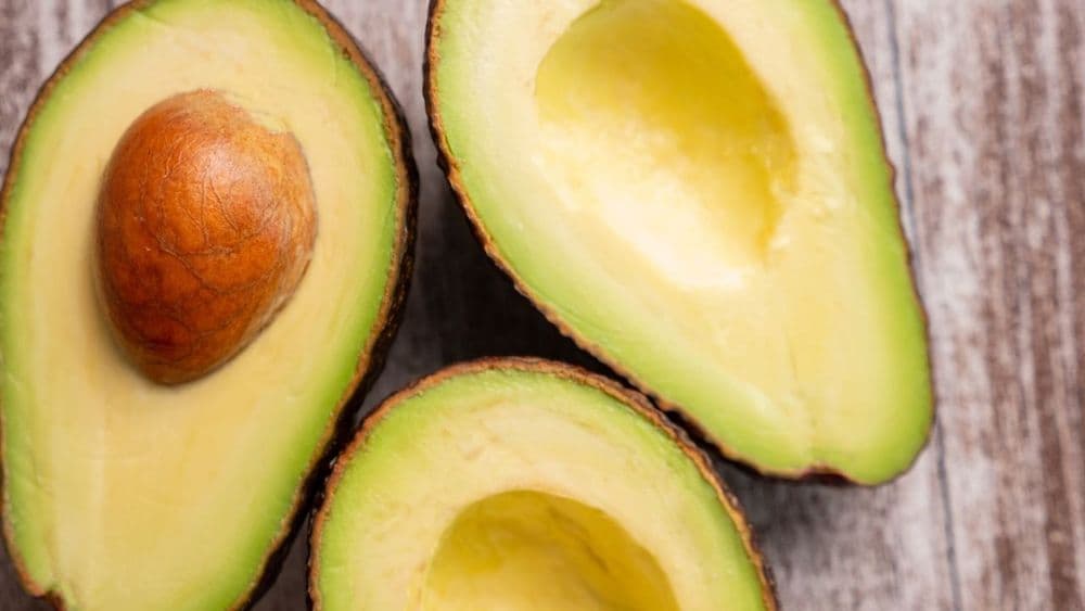 Aguacate en Dietas Cetogénicas: Grasa Vegetal sin Comprometer Carbohidratos