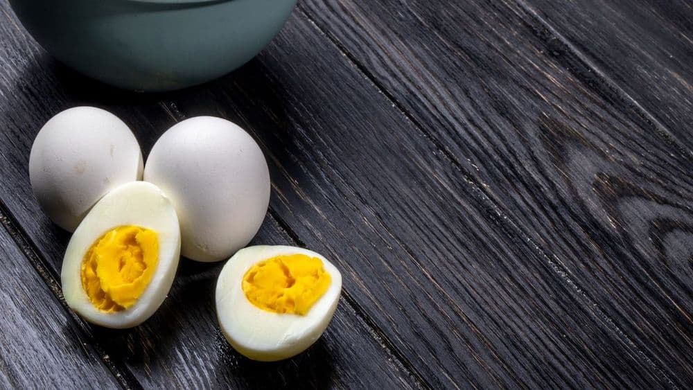 Œufs fermiers mollets à 63°C, douceur calibrée pour la table du troisième trimestre