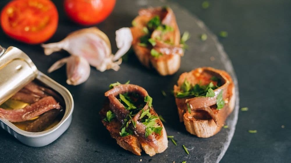 Anchois en conserve, le poisson qui rehausse les plats végétariens pescétariens