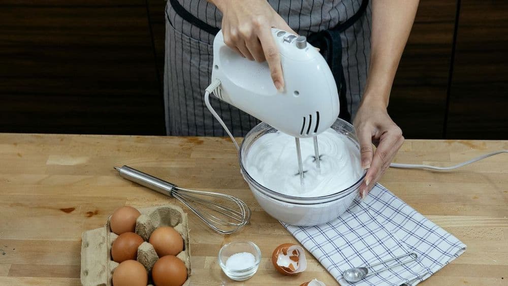 Blancs d'œufs en neige, une mousse protéinée sans gras ajouté