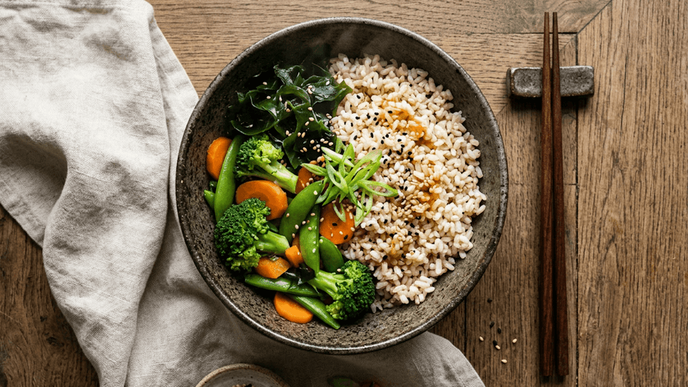 Arroz Integral con Verduras y Algas Wakame al Estilo Macrobiótico