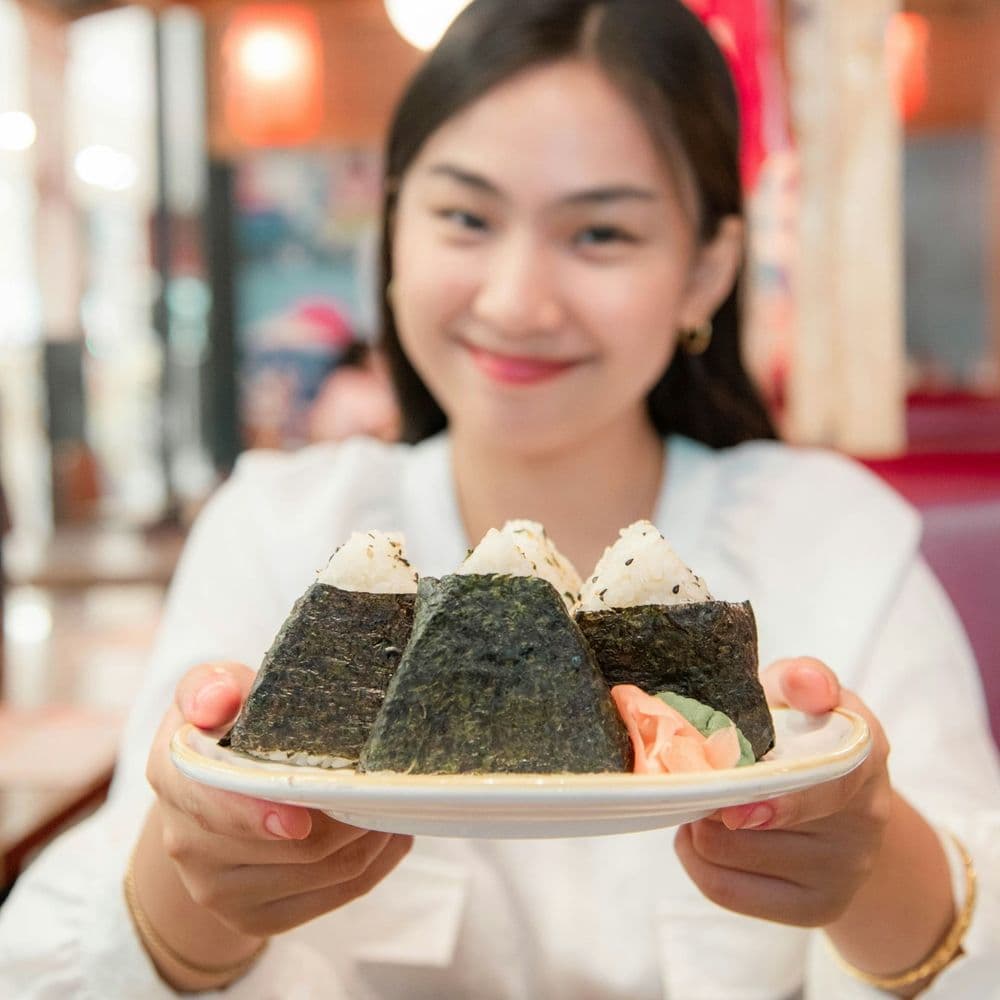 Onigiri de Salmón y Sésamo con Nori